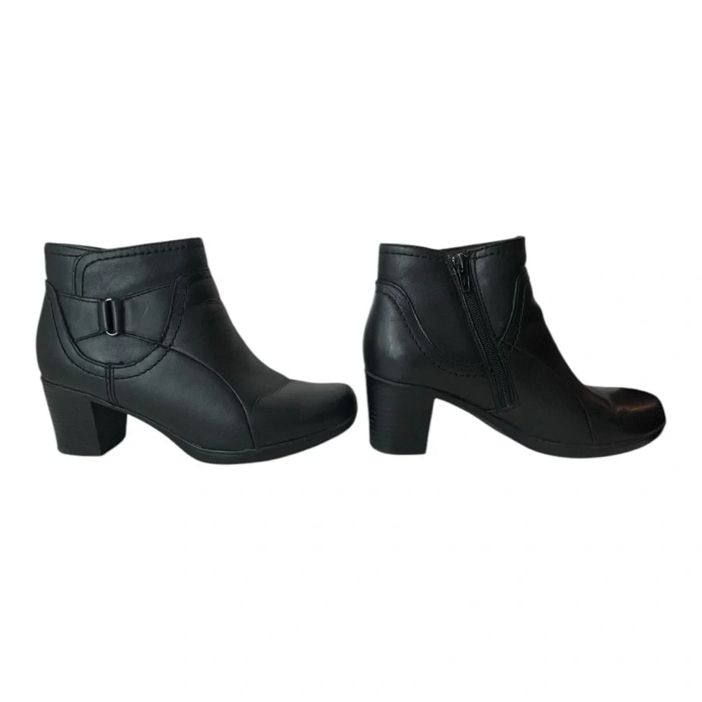 Clarks Leather Women’s black heeled ankle boots. Size 6.5M